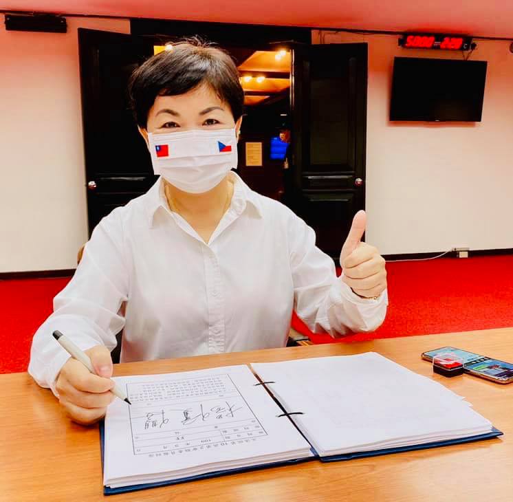 立法院各委員會今日進行召委選舉，國民當立委楊瓊瓔順利當選為經濟委員會召委。 圖：翻攝自楊瓊瓔臉書