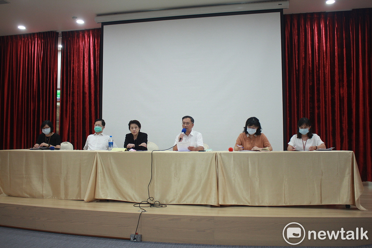 台北市政府說明內湖未立案安養機構火警事件。 圖：周煊惠／攝