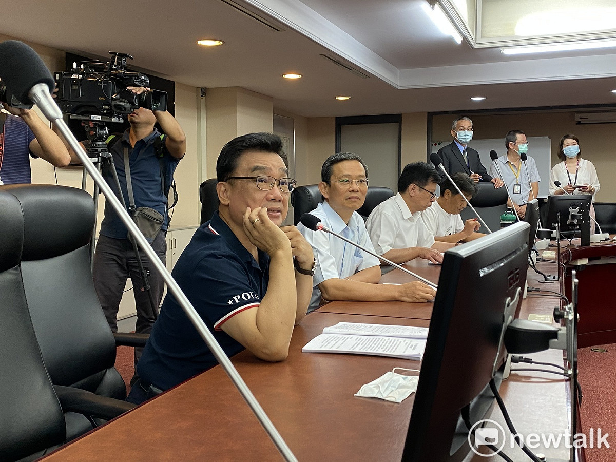 新黨議員潘懷宗、無黨籍議員陳政忠、楊靜宇、民眾黨議員林國成等出席。 圖：周煊惠／攝