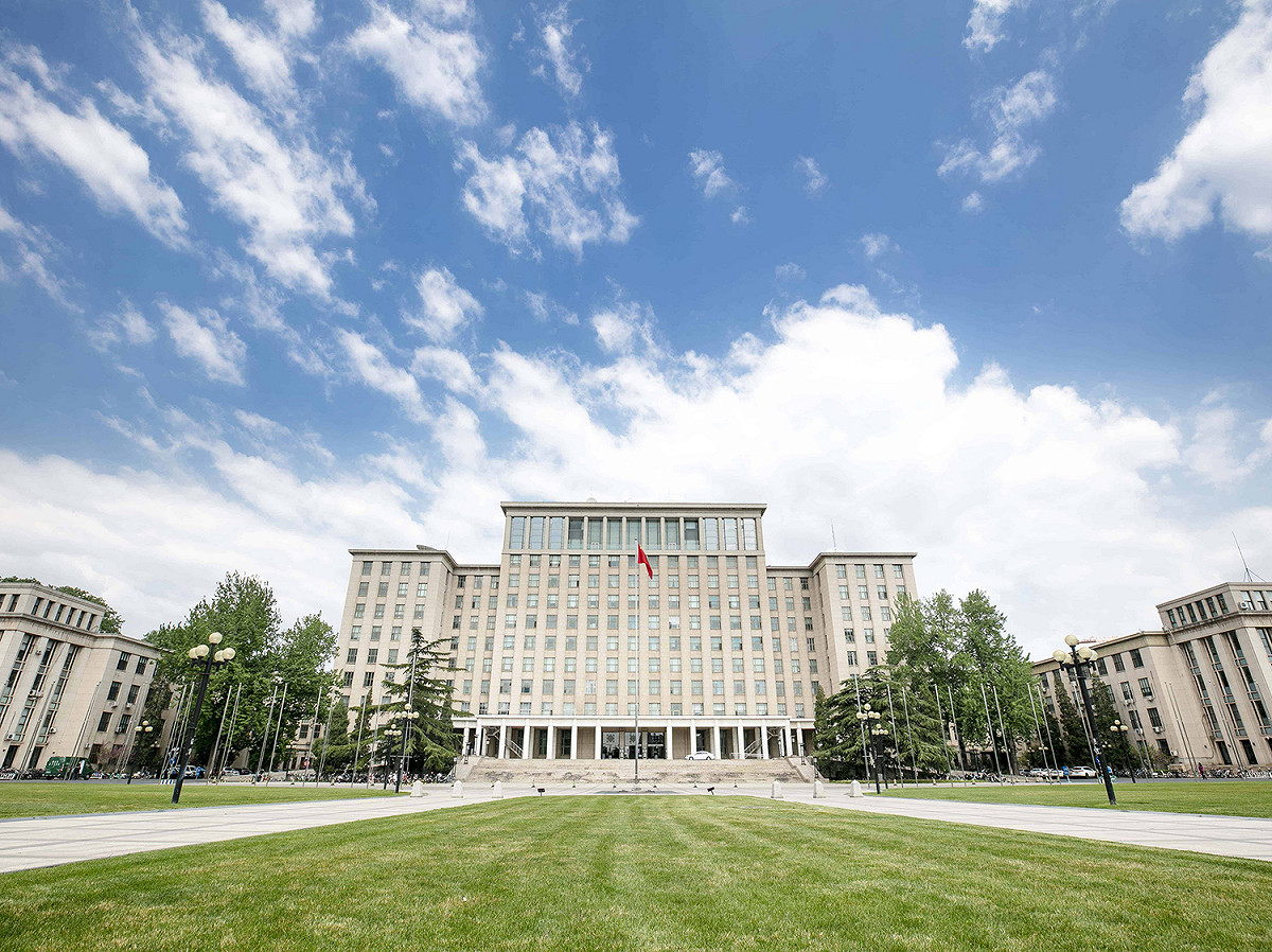 北京清大自評已全面建成為「世界一流大學」，但中國教育部卻「打臉」籲「要有清醒的認識」。 圖：翻攝北京清華大學官網