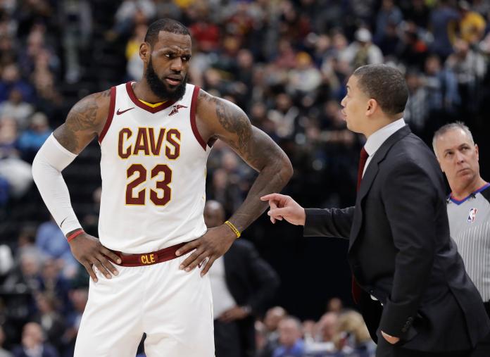 騎士總教練Tyronn Lue和球星LeBron James和球星。 圖／美聯社／達志影像