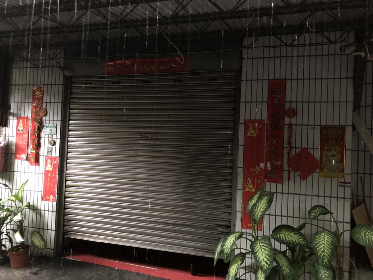 民眾檢舉中和區有違法無照的長照住宿型機構，市府要求業者1個月內清空改善。 圖：林昀真／翻攝