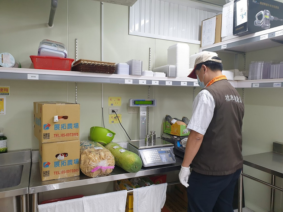行政院標準檢驗局檢測磅秤計量是否符合標準。 圖：取自／中華民國經濟部