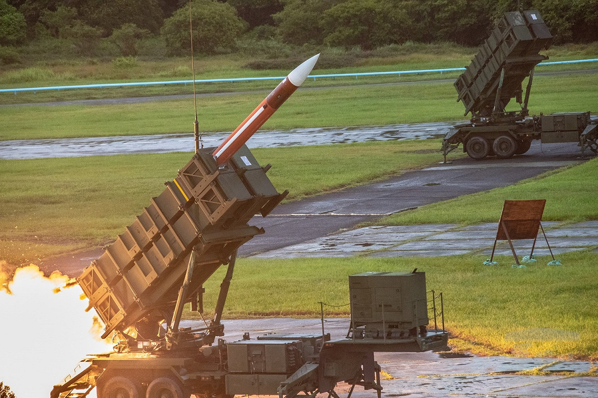 國軍第一季戰備任務訓練實兵演練，模擬將飛彈車機動轉移到民間廠房內避開攻擊，以進行戰力保存。（資料照片） 圖：軍聞社／提供