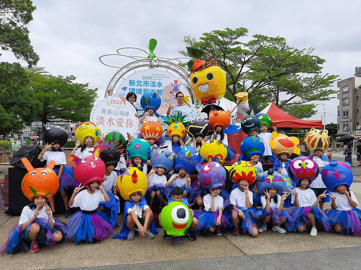 淡水國小27位同學自製星球人頭盔。 圖：淡水區公所提供