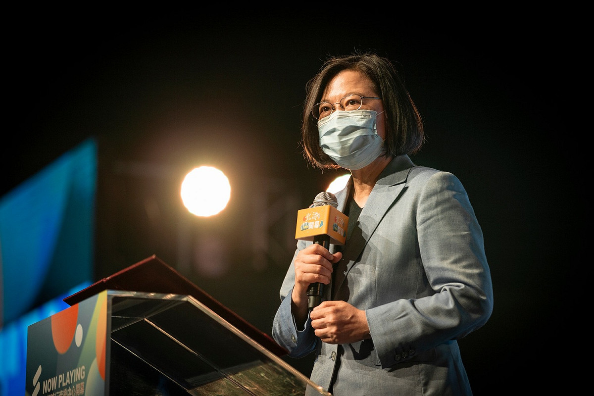 蔡英文總統今（27）天出席「民主防疫感謝有你」武漢肺炎防疫紀錄片首映暨防疫獎章授獎典禮。（資料照） 圖：取自蔡英文臉書