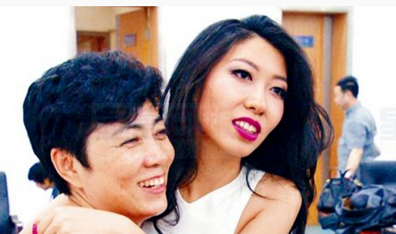 曲婉婷與母親張明傑。
