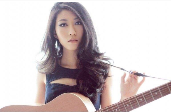 中國歌手曲婉婷。
