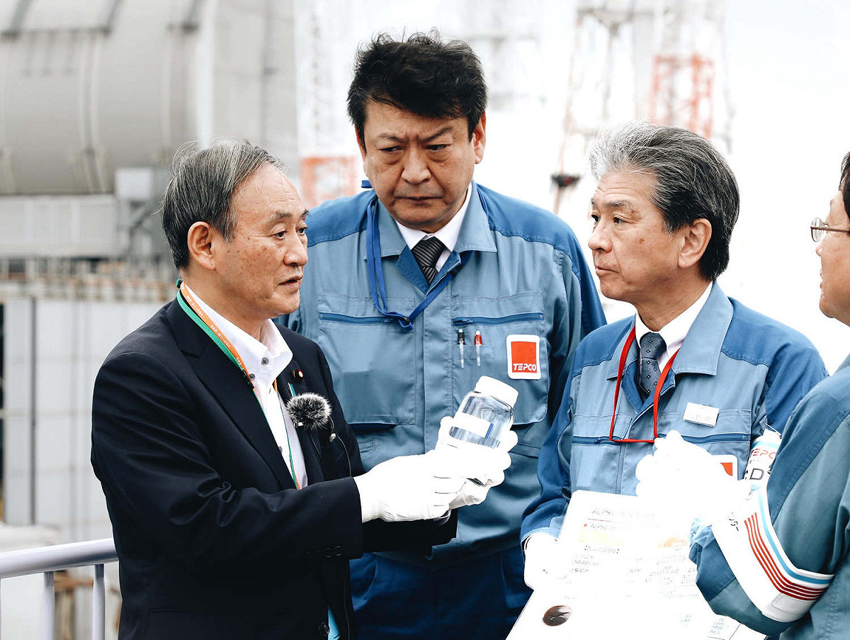 日本新首相菅義偉（左）上任，先後與多國領袖熱線，美、澳、中都希望搶見會見他。 圖：翻攝自日本首相官邸臉書