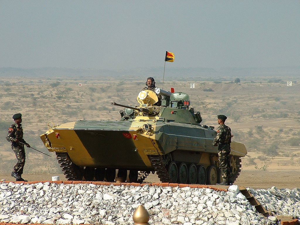 印度軍方在4000多公尺的高地部署耐酷寒的BMP-2步兵戰車，火力強大。 圖：翻攝自維基網站