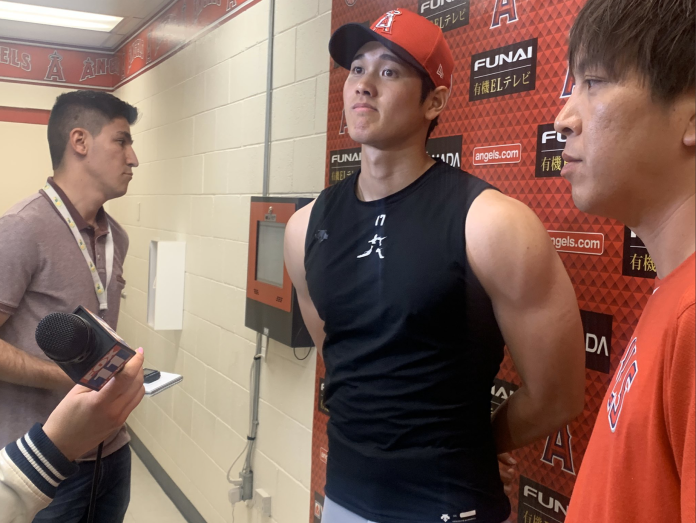 大谷翔平上臂肌肉成為焦點。 圖／取自Rhett Bollinger推特