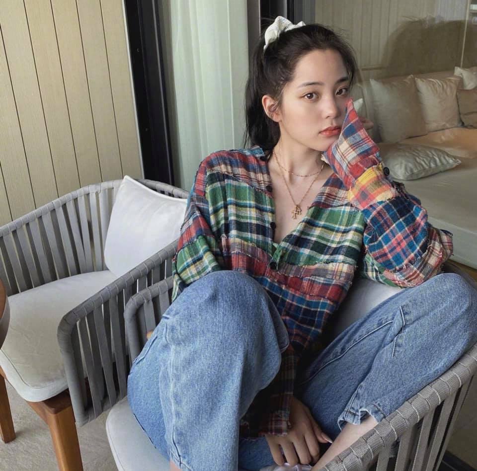 藝人歐陽娜娜日前登上中共央視國慶晚會獻唱「我的祖國｣，引發網友強烈不滿，直轟根本「女版黃安｣。 圖：翻攝自歐陽娜娜臉書