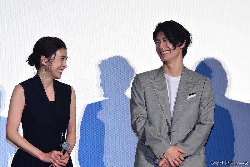 竹內結子和三浦春馬都選擇在衣櫃內上吊結束生命，兩人共同遺作電影《信用詐欺師 JP：公主篇》預計10月在台上映。 圖：翻攝自日網
