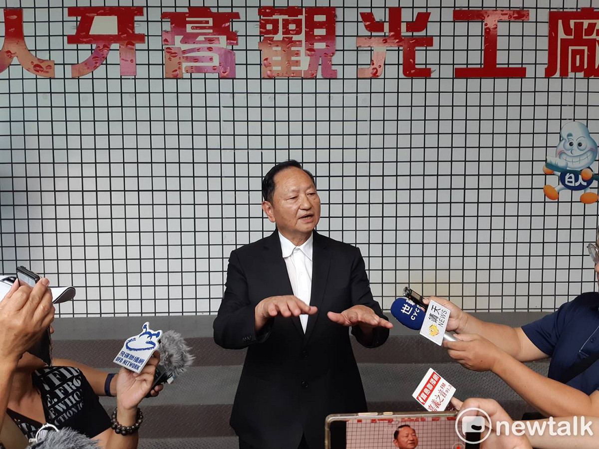 白人牙膏總經理王榮可說明事情發生經過。 圖：蔡坤龍/攝