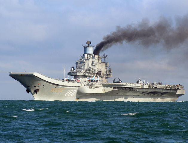 王定宇臉書放上冒煙的遼寧艦 圖:擷取自臉書
