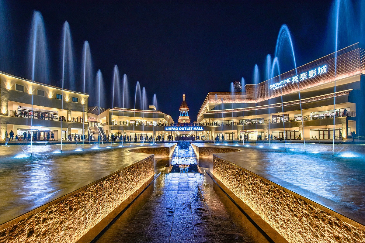 麗寶Outlet Mall-斥資千萬水舞燈光秀。 圖：麗寶Outlet Mall／提供