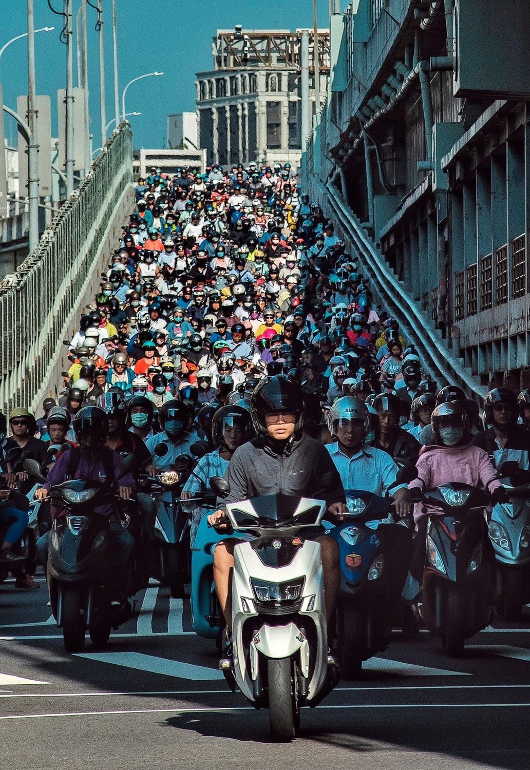 網友嗨翻，想找找看有沒有自己在照片中。 圖：翻攝臉書粉絲專頁