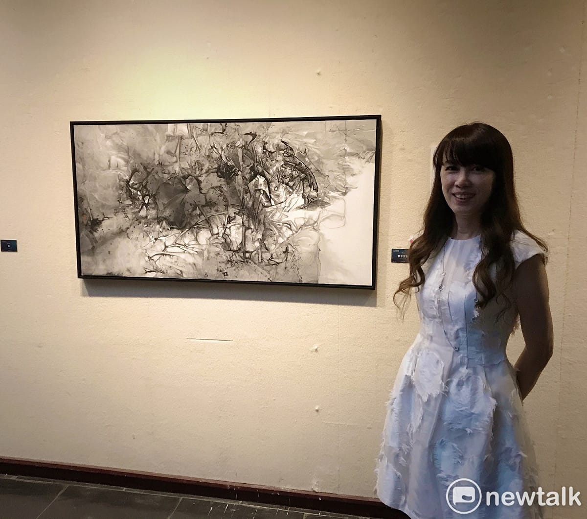 書法家劉心2018年勇奪台南美展書法類第一名，2020年她再勇奪台南美展東方媒材類第一名，成為台南美展囊括兩類首獎的第一人。 圖：黃博郎／攝
