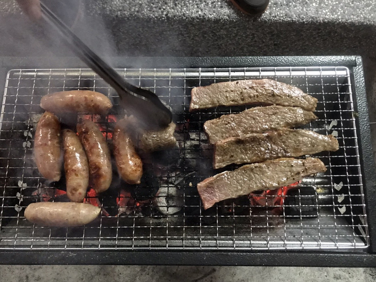 營養師吳芃彧說，中秋連續佳節大吃大喝，恐比平常多吸收8倍熱量！ 圖：：江美容/提供