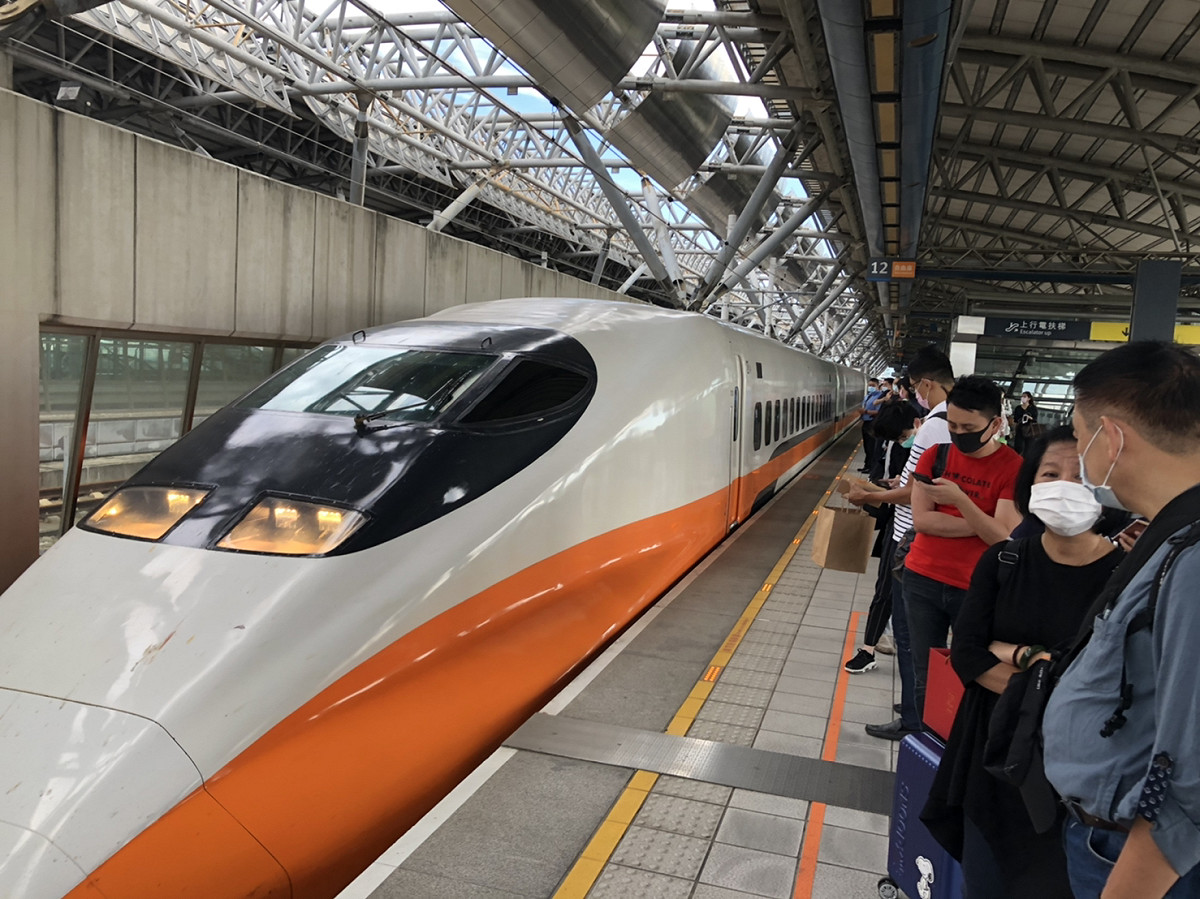 高鐵連假前3天準點率達100％，林佳龍感謝同仁堅守崗位。 圖：汪靖軒／攝