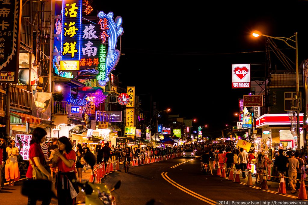 國旅大爆發，墾丁大街每到連假就湧入大批人潮。（示意圖） 圖：取自維基共享資源（berdasovivan ，CC BY-SA 3.0）