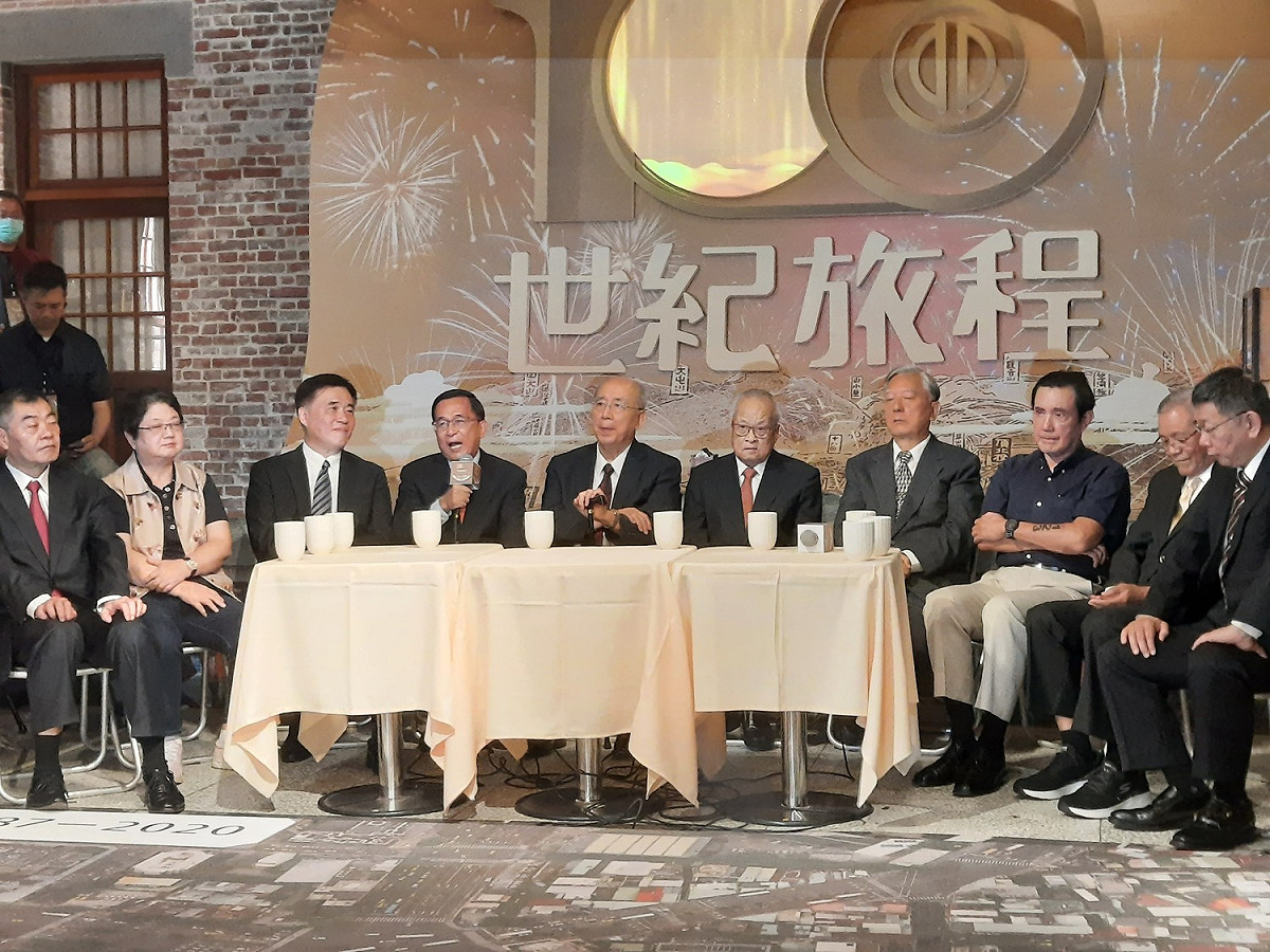 前後任市長齊聚，大和解。 圖：陳佩君/攝