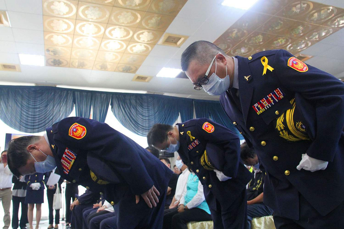 呂進全因公殉職今公祭，警界前往致意。 圖：嘉義縣政府/提供
