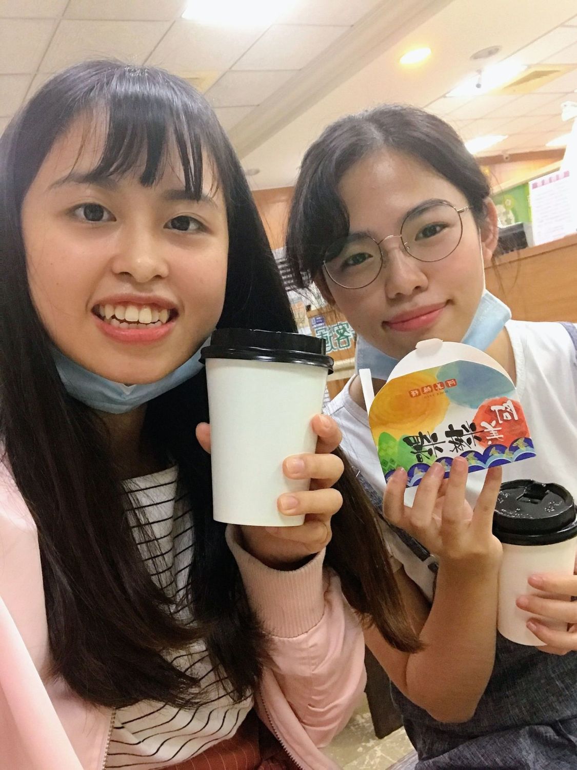 搭1580北花國道客運，到花蓮一日遊，搭車送咖啡及阿美麻糬。 圖：首都客運提供