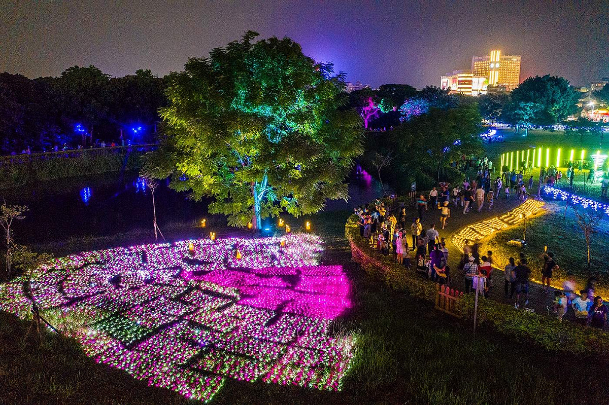 嘉義市北香湖公園光織影舞的展場令人驚艷不已。 圖：嘉義市政府/提供