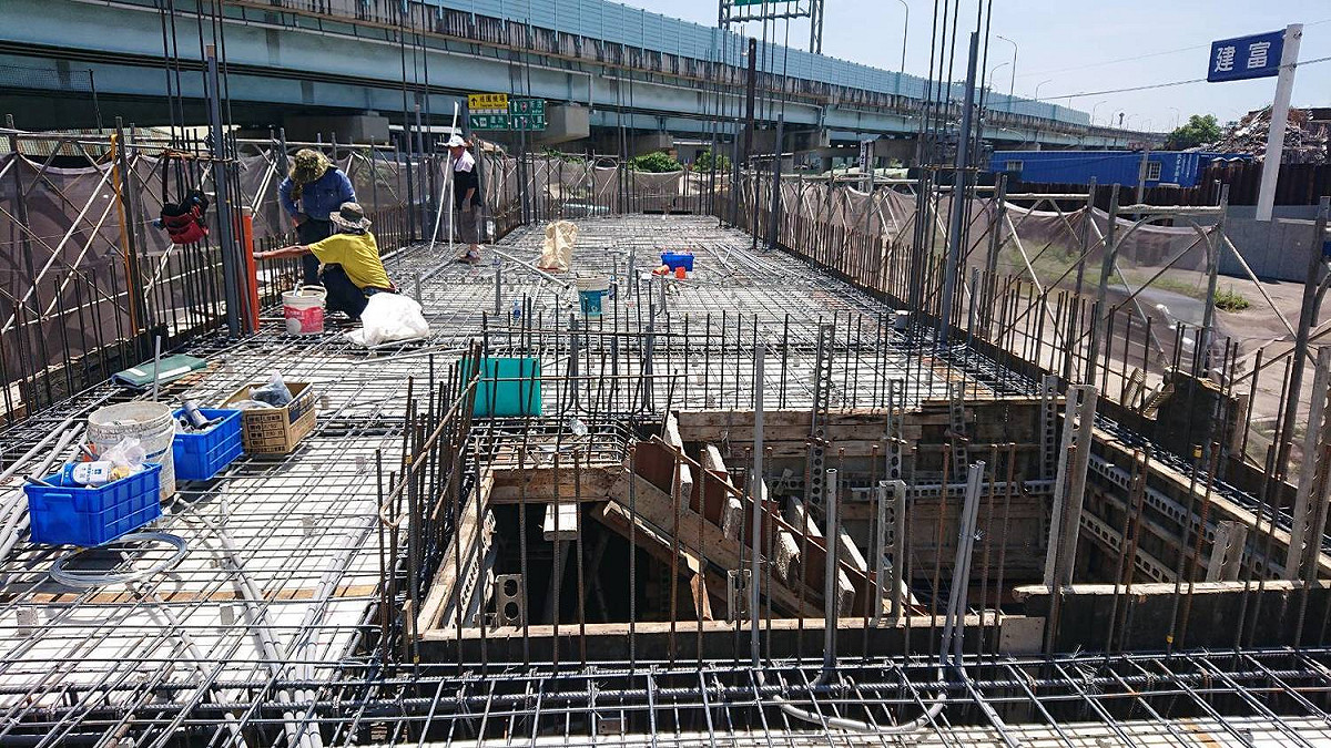 環保業者配「擴大五股都市計畫」申請臨時建築物許可，現正施工中。 圖：新北市政府工務局/提供