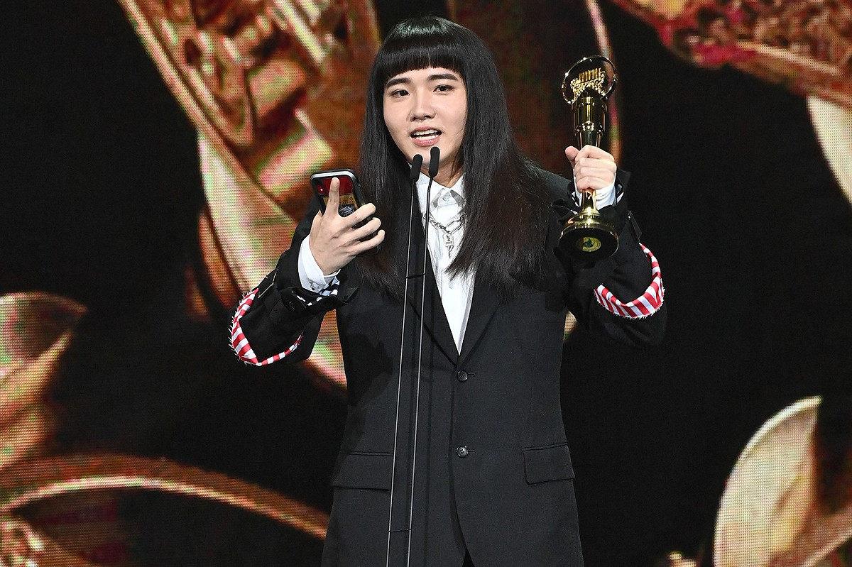 第31屆金曲獎最佳新人獎由阿妹（張惠妹）愛徒持修奪下。 圖：主辦單位/提供