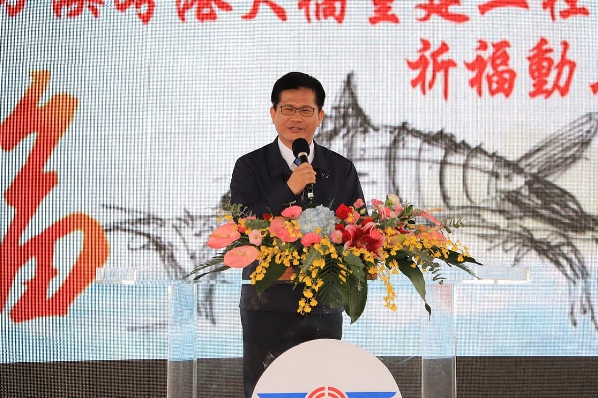 對於南方澳跨港大橋重建後管理責任歸屬，交通部長林佳龍表示，規定十分明確，由港務公司負責維管。 圖：翻攝自林佳龍臉書