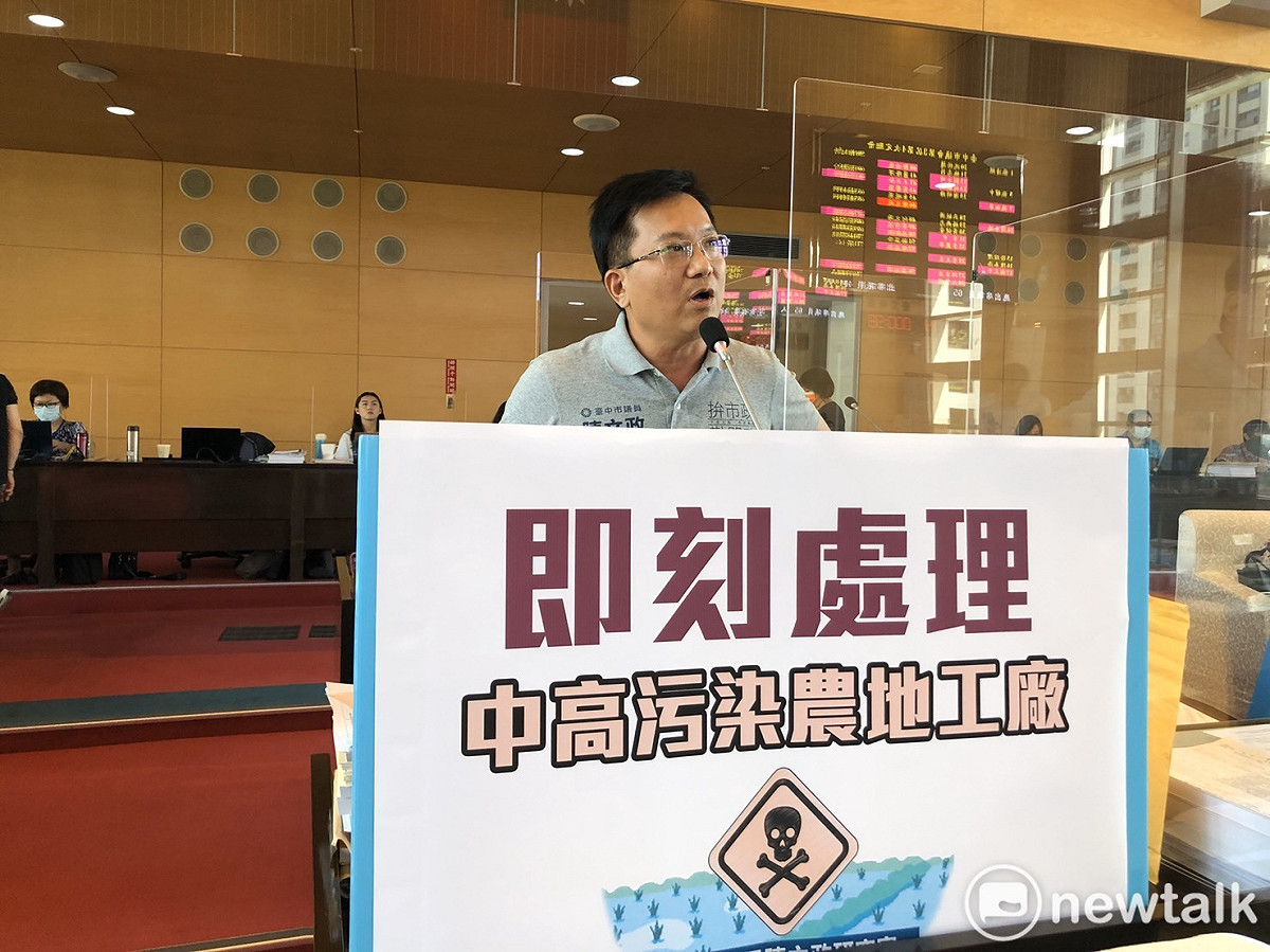 陳文政要求中市府即刻處理高污染的農地工廠。 圖：唐復年／攝
