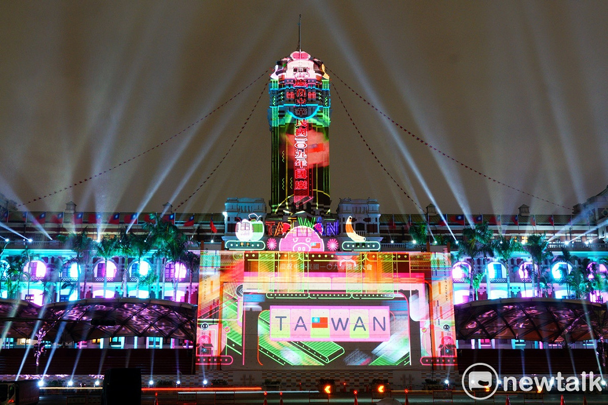 2020國慶光雕展以越在地越國際的美學精神，展現數位年代的藝術能量。 圖：張良一/攝