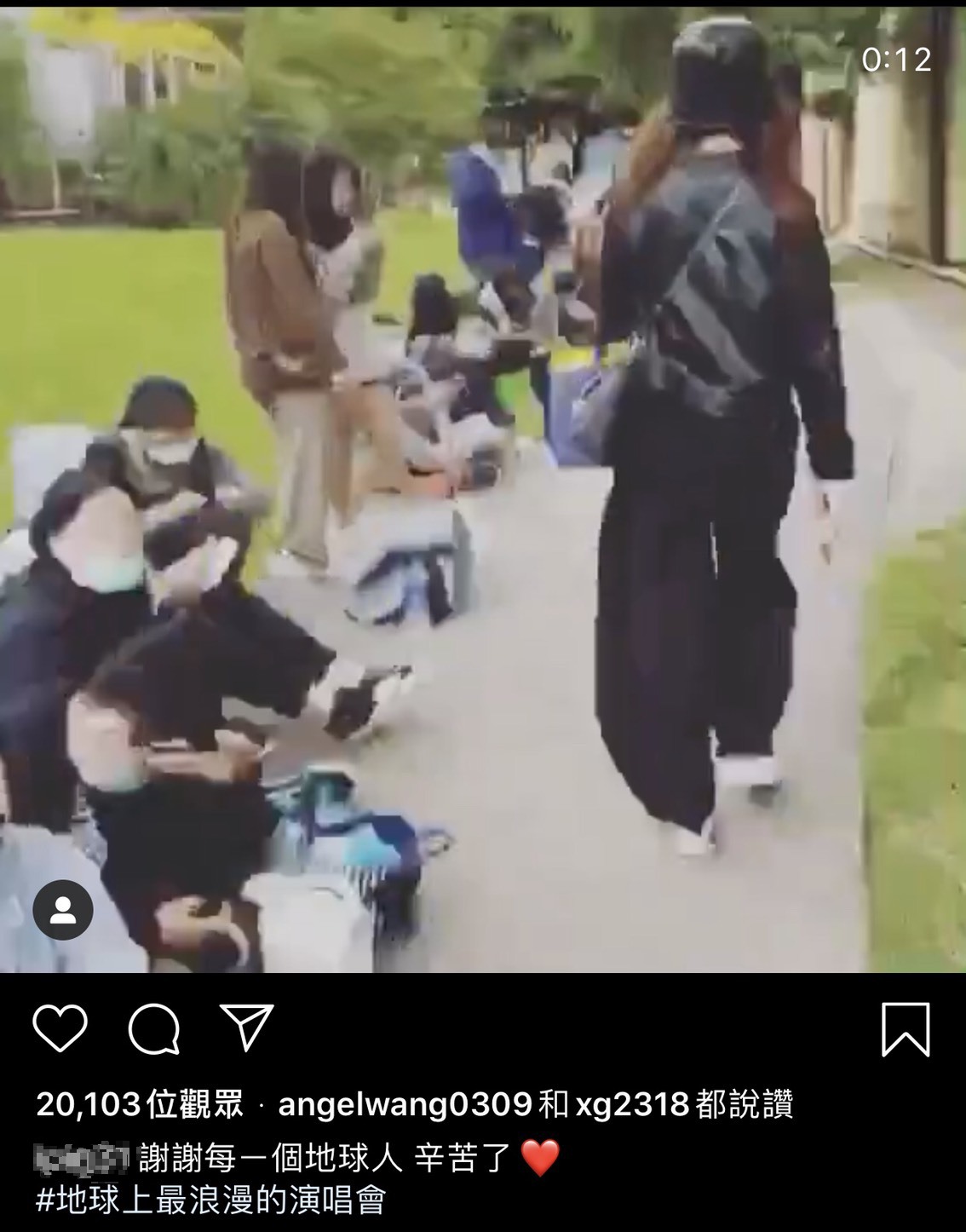 小鬼黃鴻升經紀人Dinp曝光現在在華山的排隊人潮。 圖：翻攝Instagram