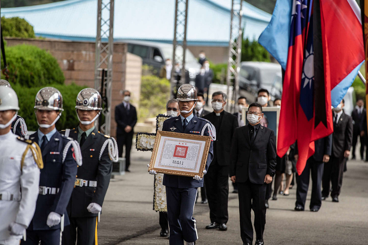 前總統李登輝骨灰罈抵達五指山。 圖/軍聞社提供