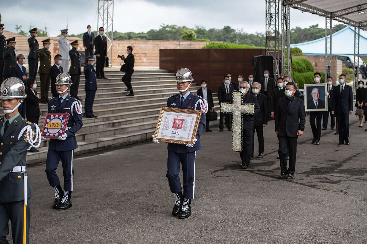 前總統李登輝骨灰罈抵達五指山。 圖/軍聞社提供