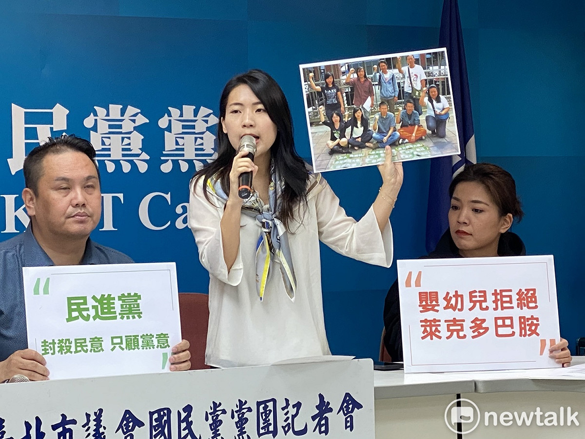 國民黨台北市議員徐巧芯酸民進黨副秘書長林飛帆禁聲。 圖：周煊惠／攝