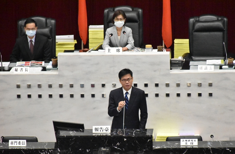 陳其邁赴議會進行上任市長以來首次施政報告。 圖：孫家銘/攝