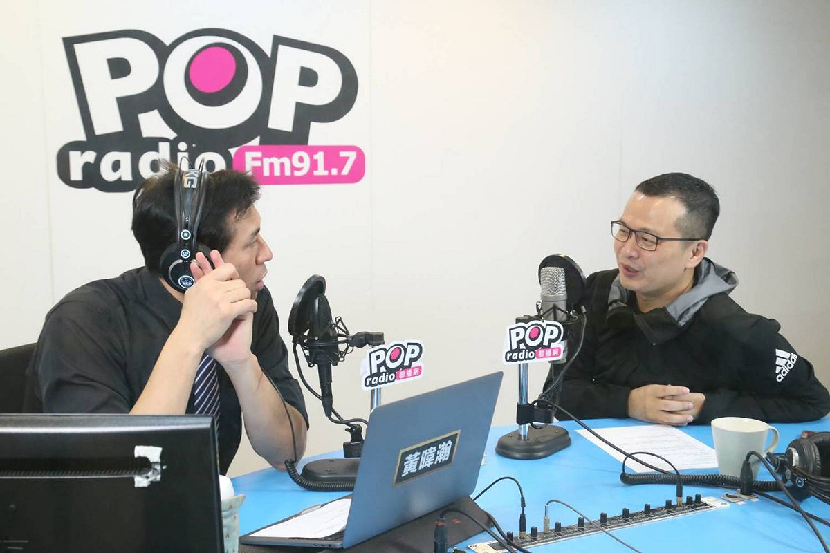 國民黨籍台北市議員羅智強接受電台專訪。 圖：《POP撞新聞》/提供