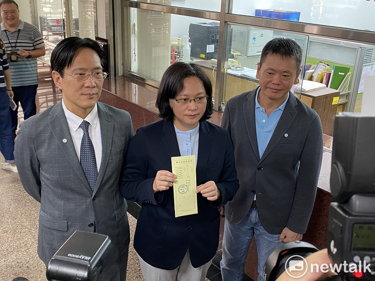 國民黨團總召林為洲（右起）、民眾黨團總召賴香伶、副總召張其祿。 圖：周煊惠 ／攝