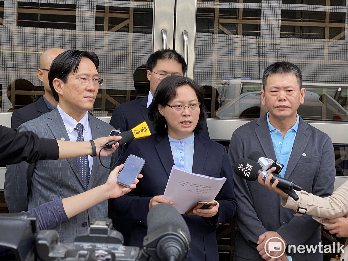 國民黨團總召林為洲（右起）、民眾黨團總召賴香伶、副總召張其祿。 圖：周煊惠 ／攝