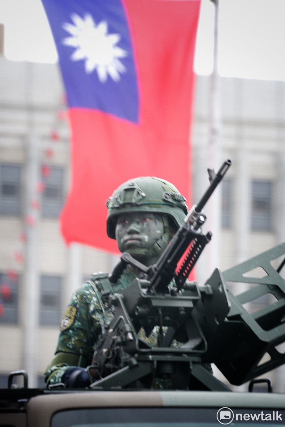 憲兵快速反應連演出「忠貞鐵騎 戎裝在憲」。 圖：張良一/攝