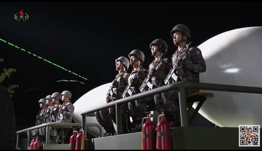 北韓閱兵畫面。 圖 : 翻攝自Korean Central TV  Youtube