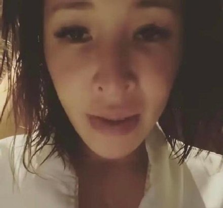 蕭亞軒昨日深夜誤傳影片到IG，嚇壞大批網友，還登上微博熱搜。 圖：翻攝自微博