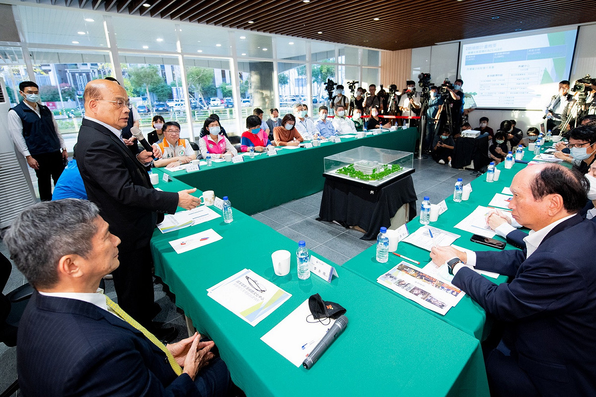 行政院長蘇貞昌今（12）天下午到新北市和市長侯友宜共同視察國家電影及視聽文化中心新莊1期場館。 圖：行政院提供