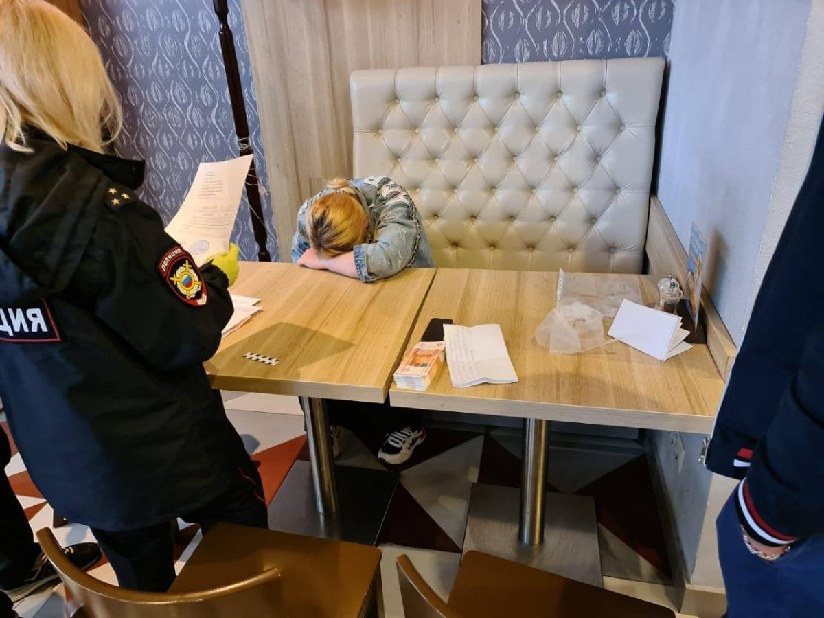 警方在莫斯科逮捕想賣掉女兒的佳德齊瓦。 圖：翻攝自警方臉書