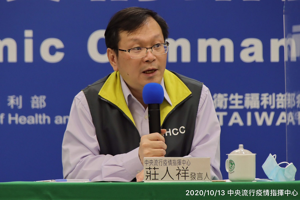 中央流行疫情指揮中心，發言人莊人祥針對外說明今(13)日新增境外移入一案。 圖：中央流行疫情指揮中心/提供
