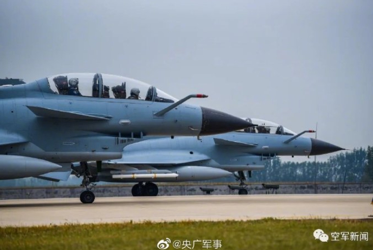 中共執行航空母艦載機殲-15「對海島目標進行打擊」軍演行動。(示意圖) 圖 : 翻攝自中國中央人民廣播電台軍事官方微博