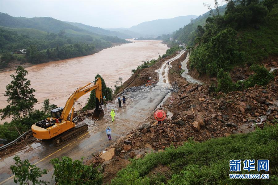 越南中部暴雨洪災，造成道路橋梁中斷。 圖：翻攝自新華網